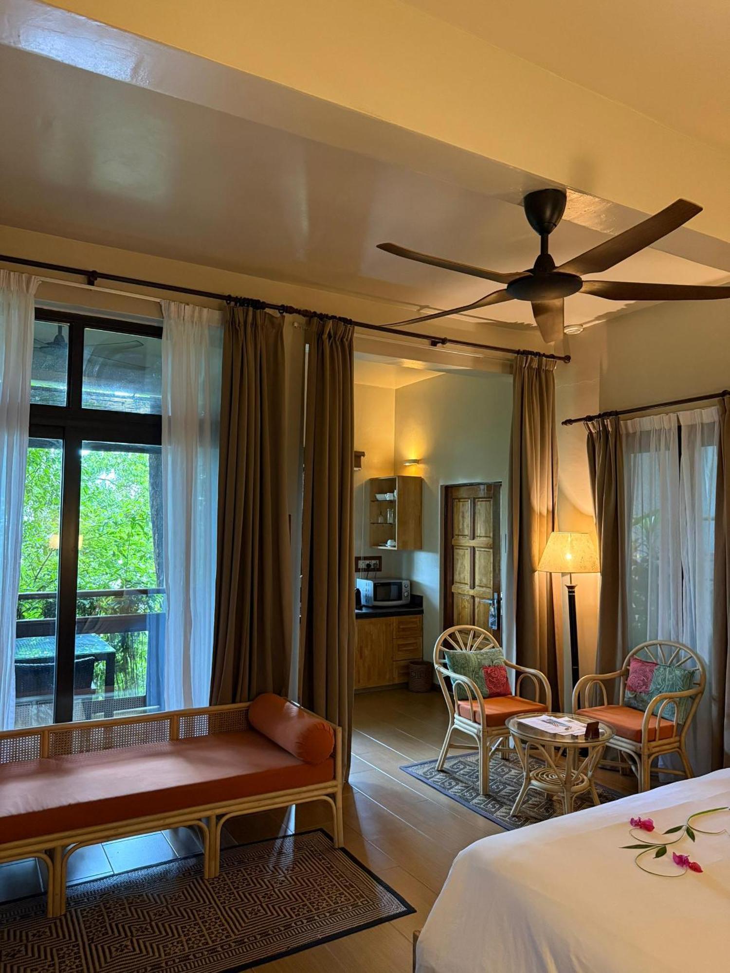 Ambong Rainforest Retreat Pantai Cenang  Exterior photo